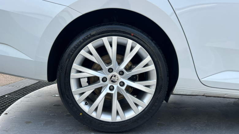 Skoda Superb 2.0 TDI CR SE L 5dr DSG Diesel Hatchback